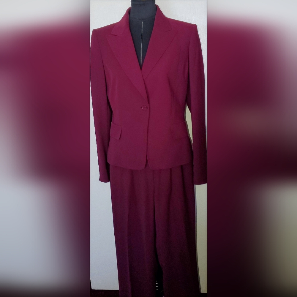 Womens Anne Klein Suit, Size 8